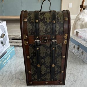 Vintage-Style Faux Leather Black and Brown Decorative Trunk Wine Box